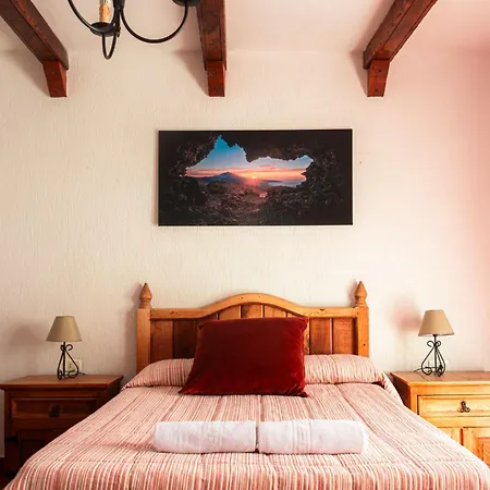 Canadas Hotel *